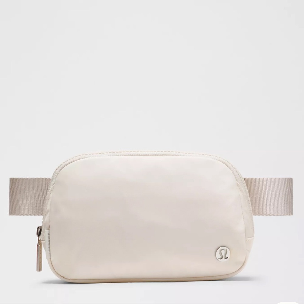 Lululemon Everywhere Cream Belt Bag